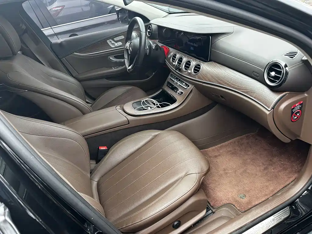 Mercedes-Benz E-Class 2023 — фото 13