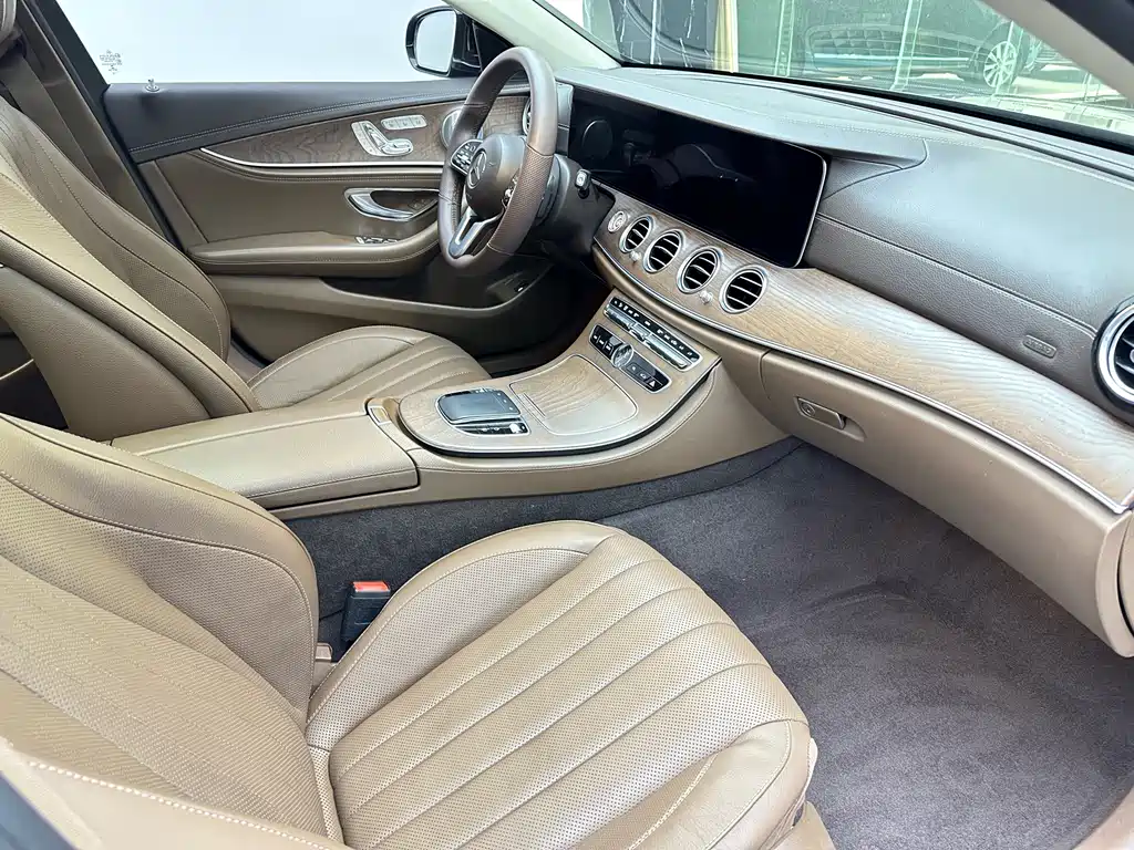 Mercedes-Benz E-Class 2020 — фото 15