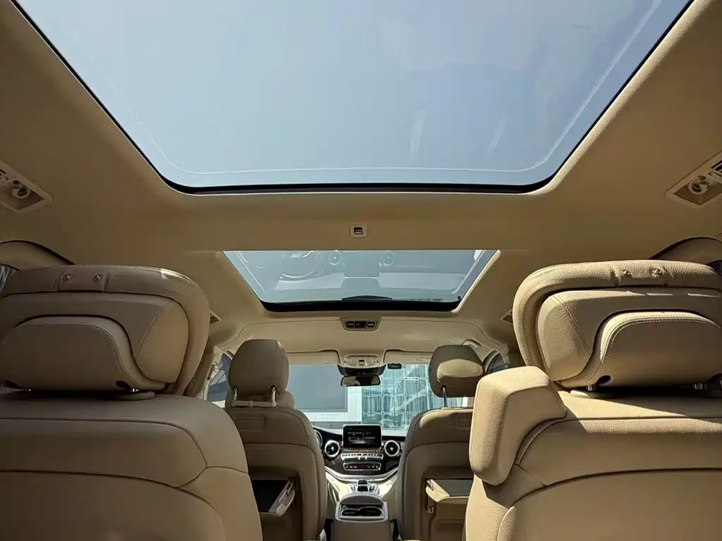 Mercedes-Benz V-Class 2020 — фото 16