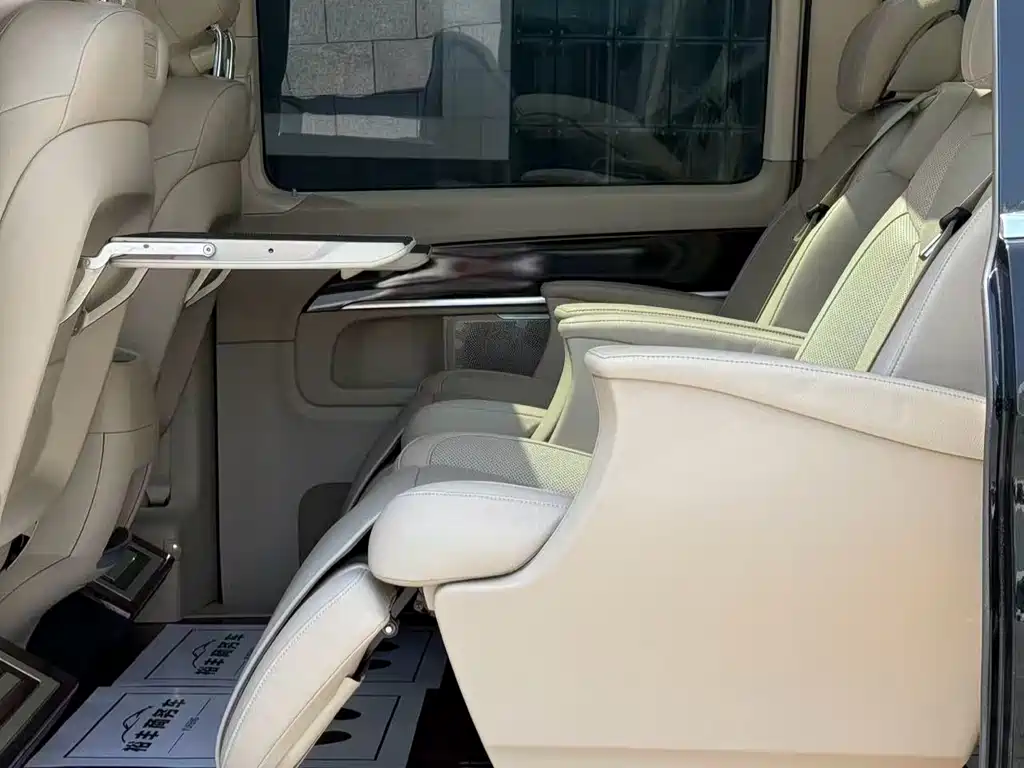 Mercedes-Benz V-Class 2020 — фото 11