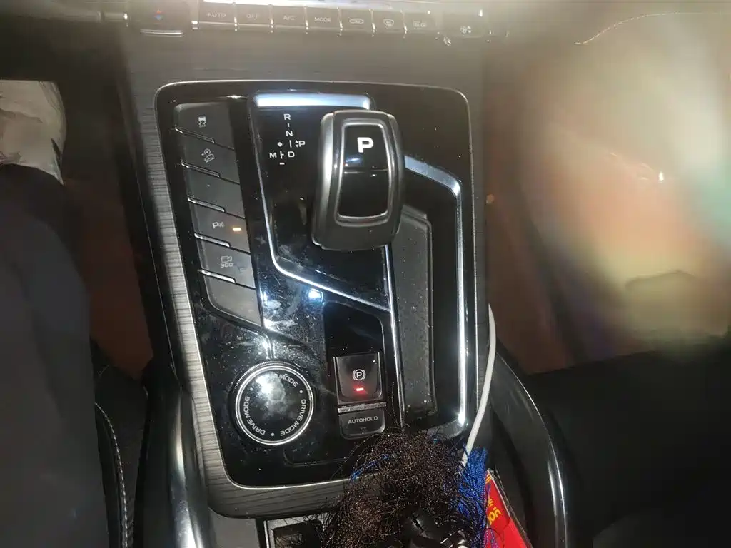 Geely Boyue 2020 — фото 7