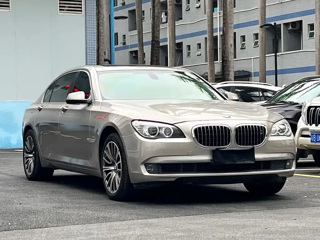 BMW 7 Series 2011 — фото 3