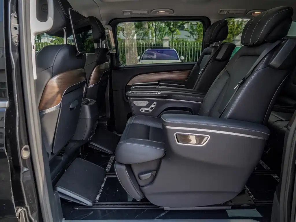 Mercedes-Benz V-Class 2022 — фото 14
