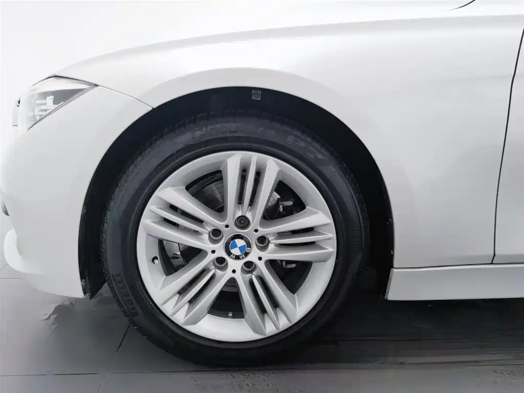 BMW 3 Series 2017 — фото 17