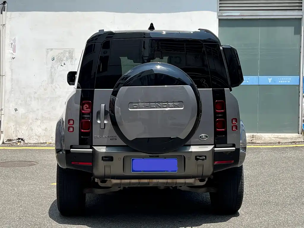 Land Rover Defender 2023 — фото 9