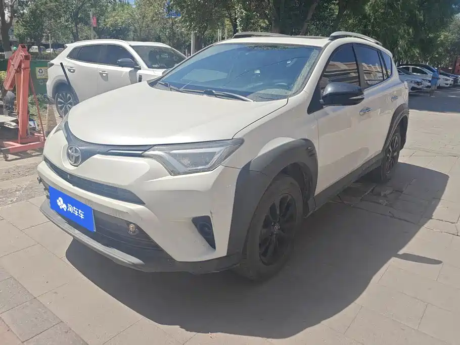 Toyota RAV4 2019 — фото 1