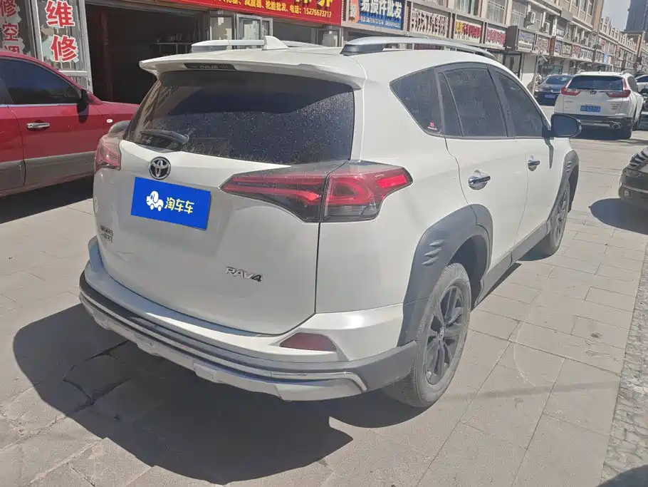 Toyota RAV4 2019 — фото 3