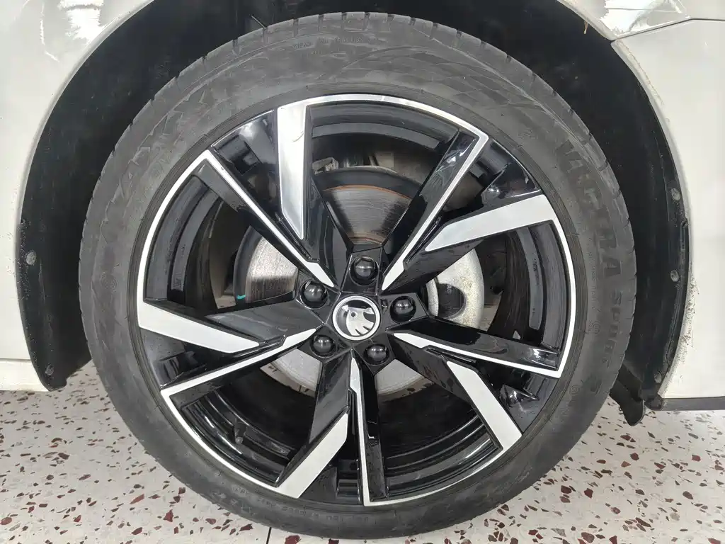 Skoda Octavia 2023 — фото 22