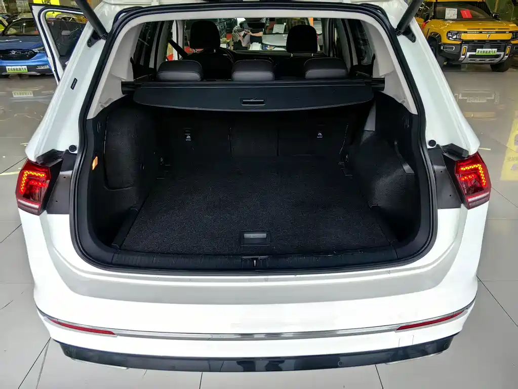 Volkswagen Tiguan L PHEV 2021 — фото 8