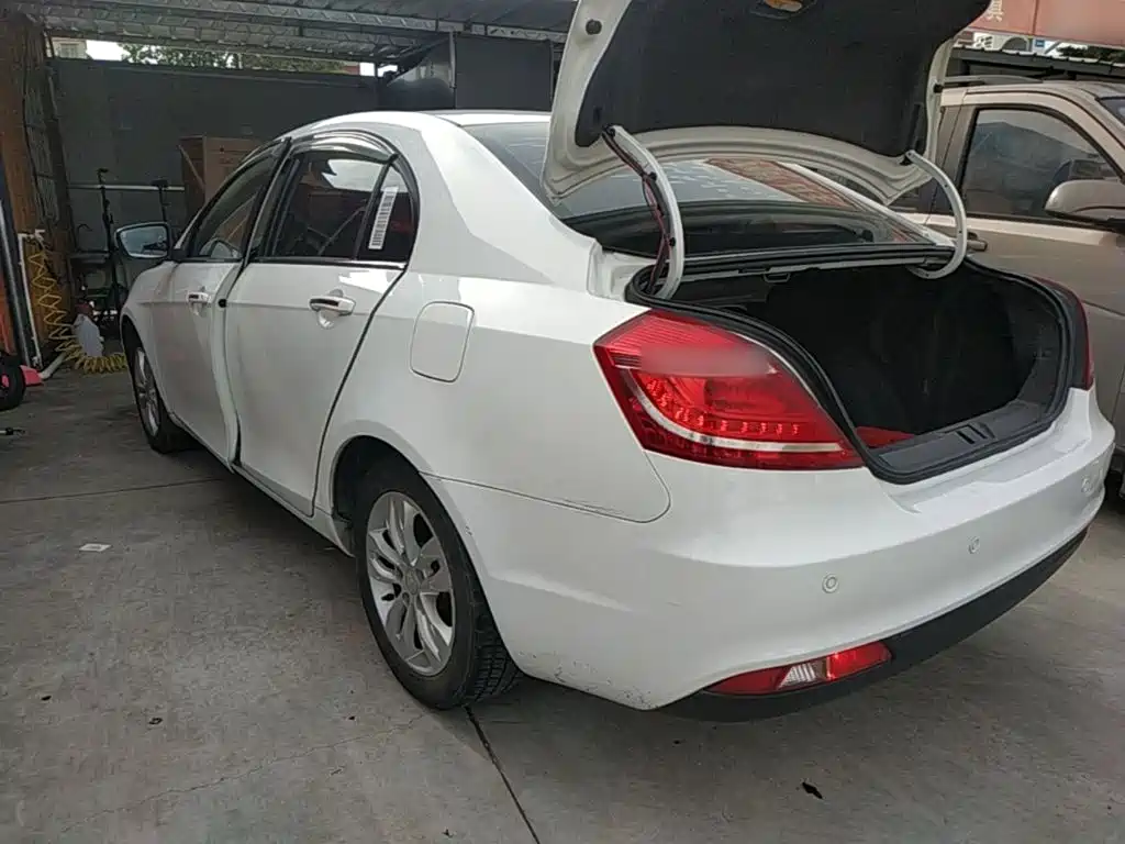 Geely Emgrand 2015