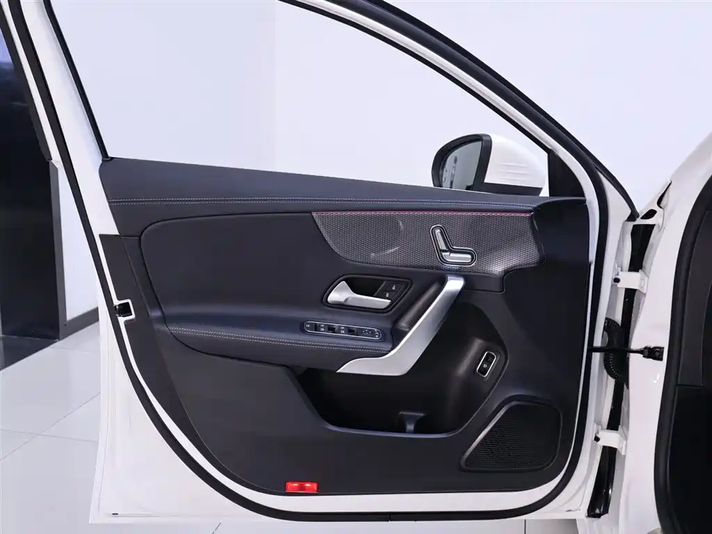 Mercedes-Benz A-Class 2023 — фото 17