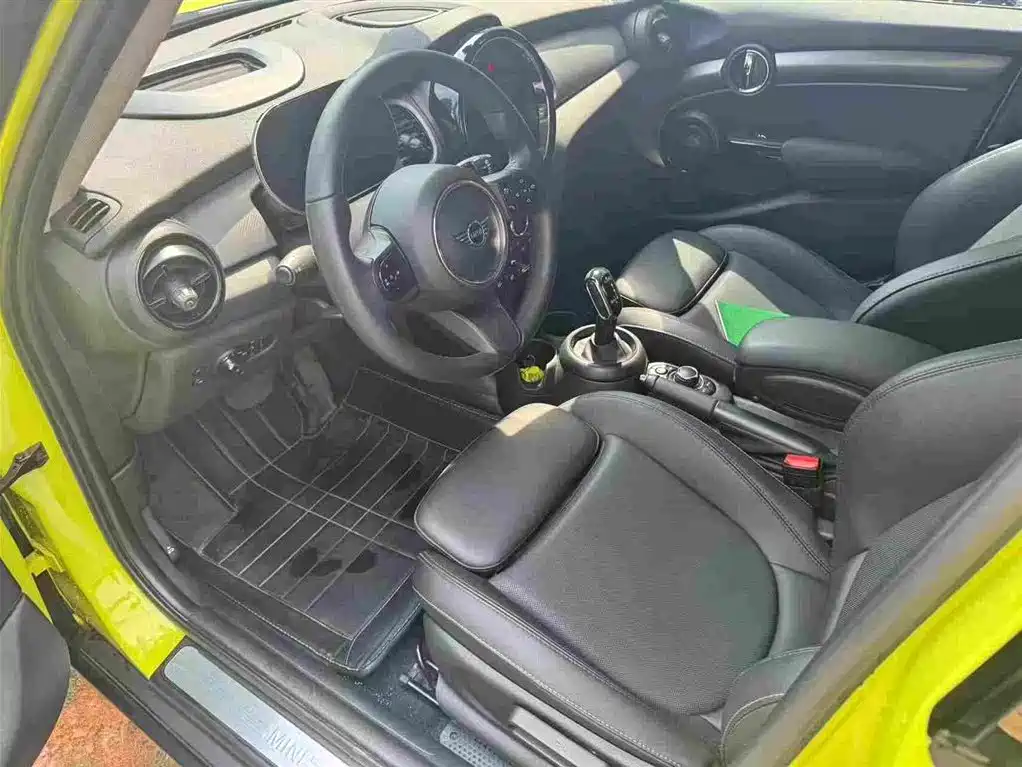 MINI MINI 2023