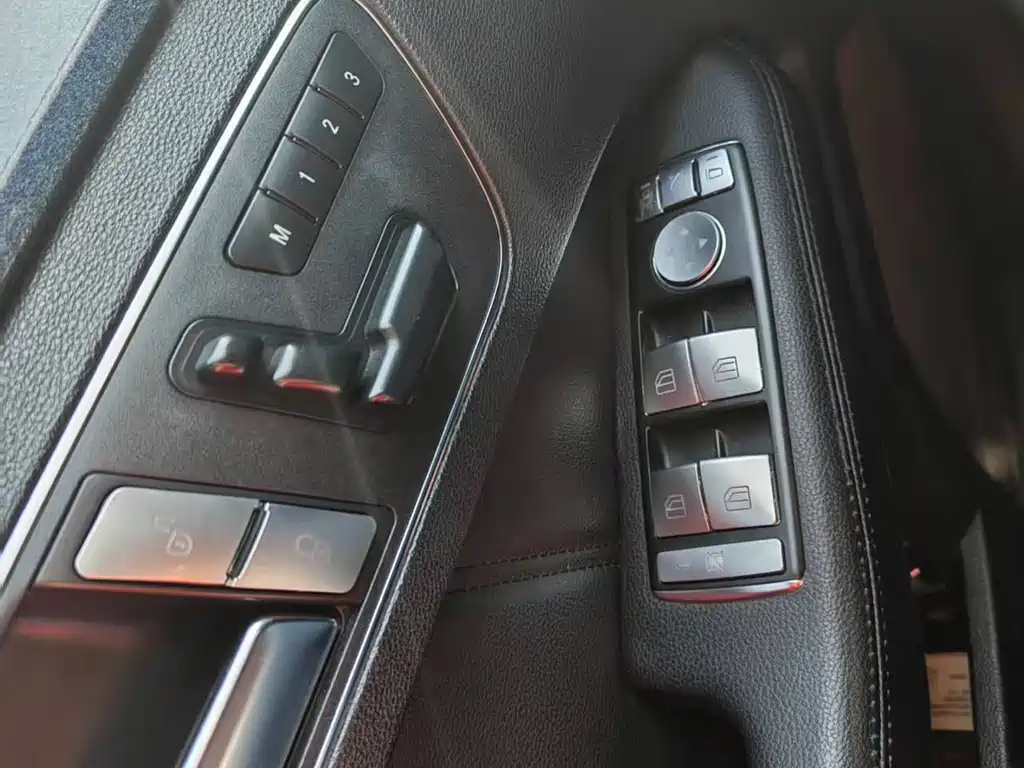 Mercedes-Benz E-Class 2012 — фото 15