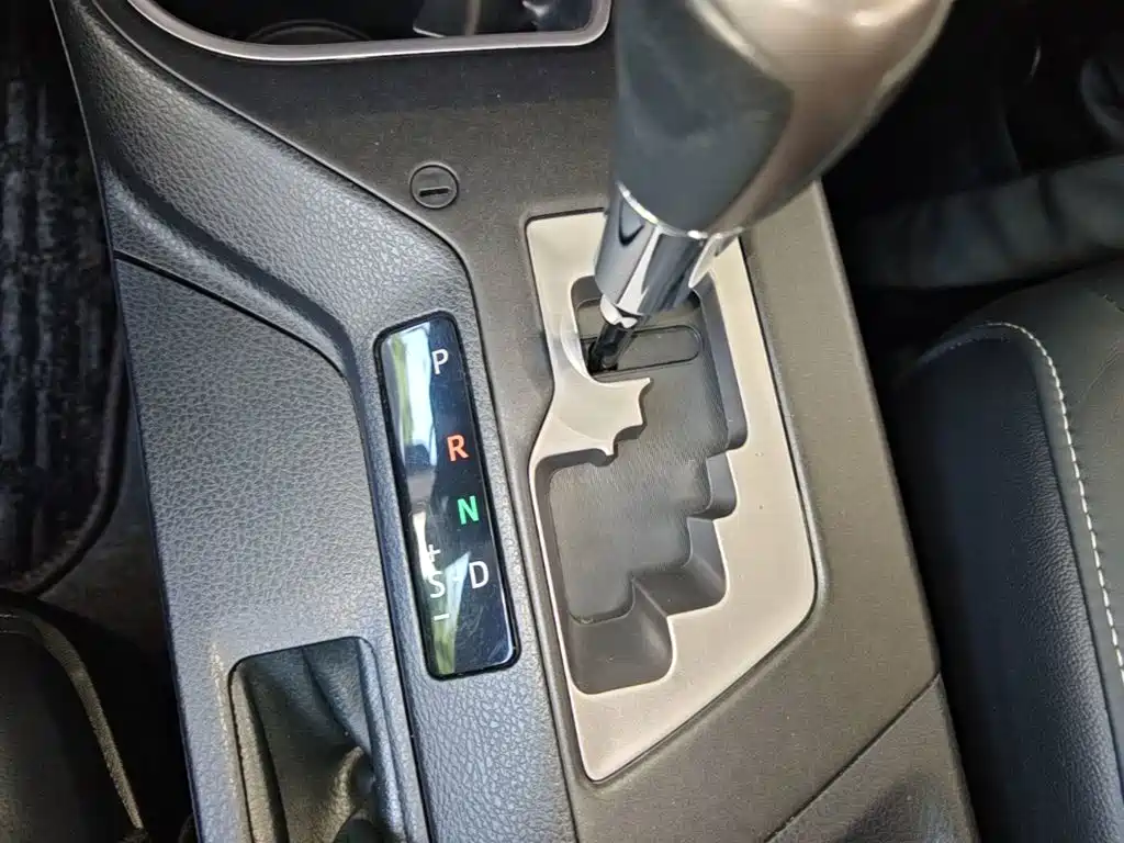 Toyota RAV4 2016 — фото 14
