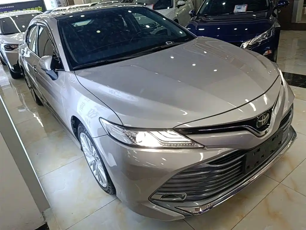Toyota Camry 2018 — фото 4