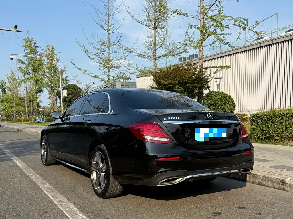 Mercedes-Benz E-Class 2018 — фото 9