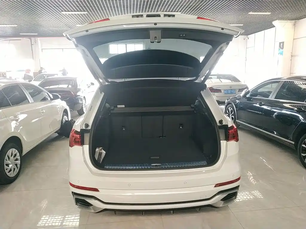 Audi Q3 2023 — фото 15