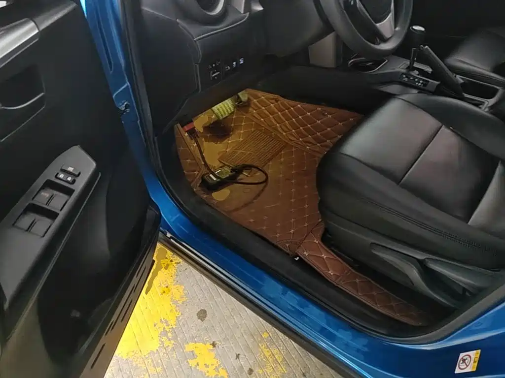 Toyota RAV4 2018 — фото 16