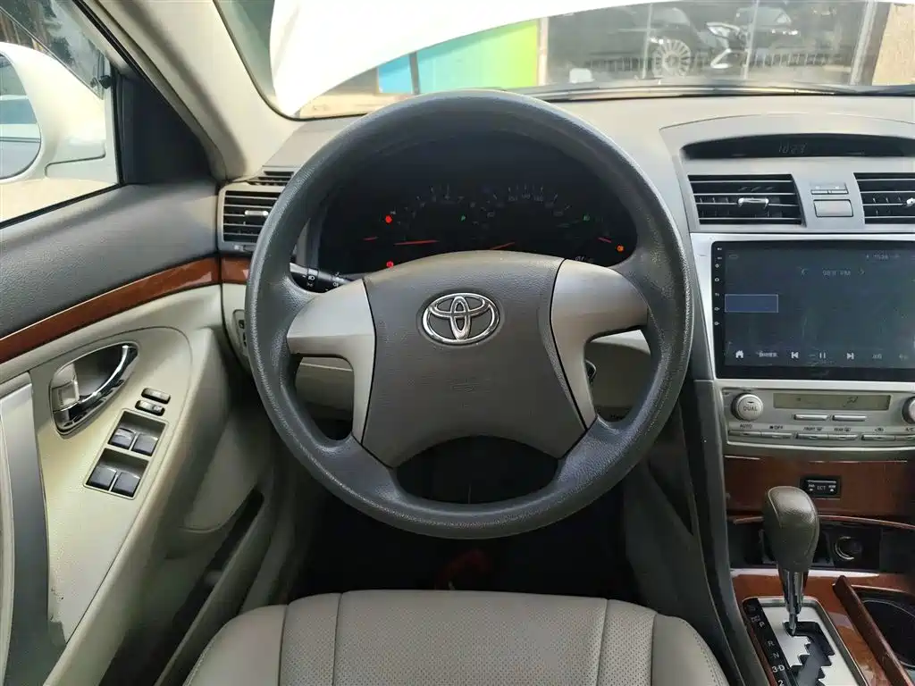 Toyota Camry 2014 — фото 11