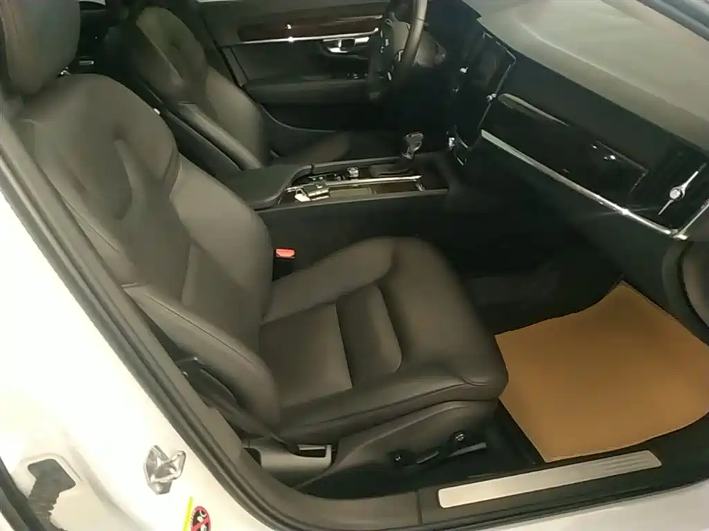 Volvo S90 2018 — фото 25