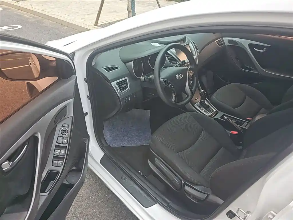Hyundai Elantra Langdong 2016 — фото 16