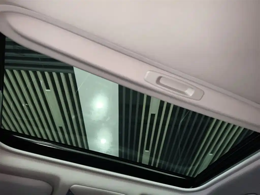Toyota RAV4 2023 — фото 18