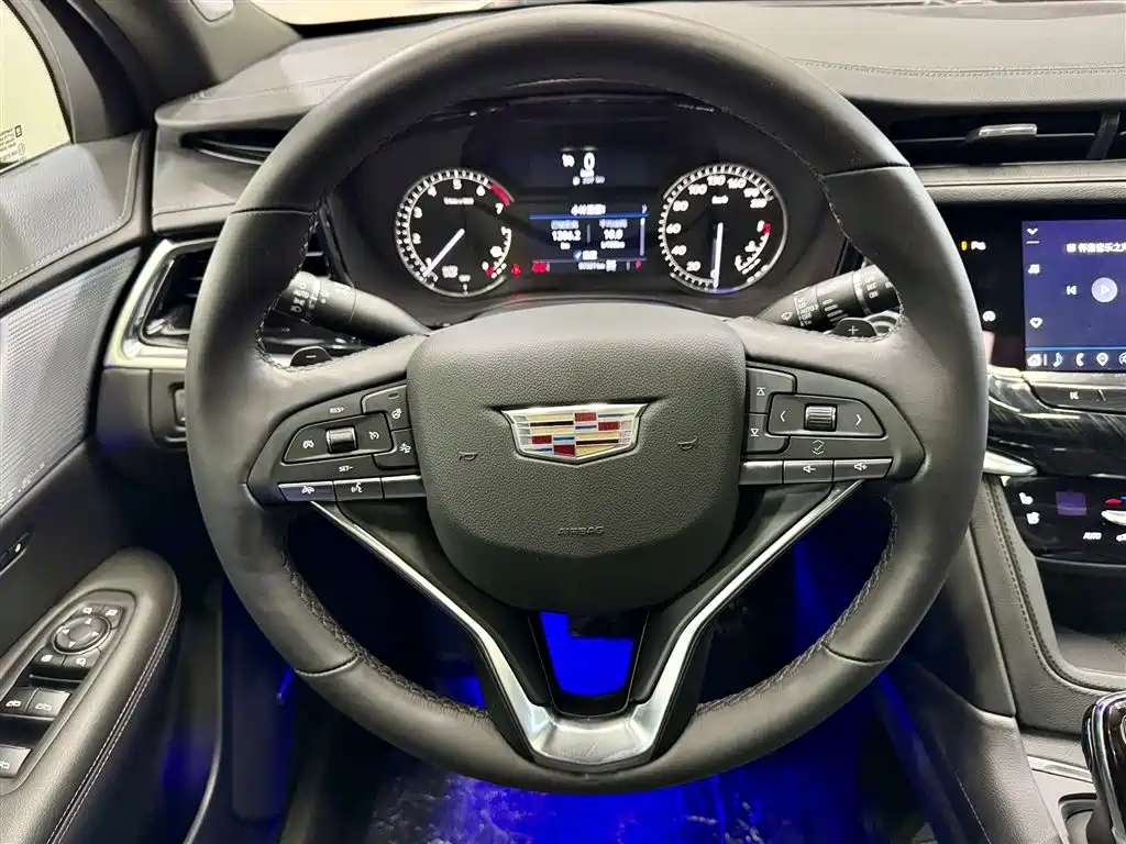 Cadillac XT6 2022 — фото 15