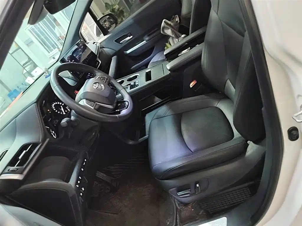 Toyota Sienna 2023 — фото 15