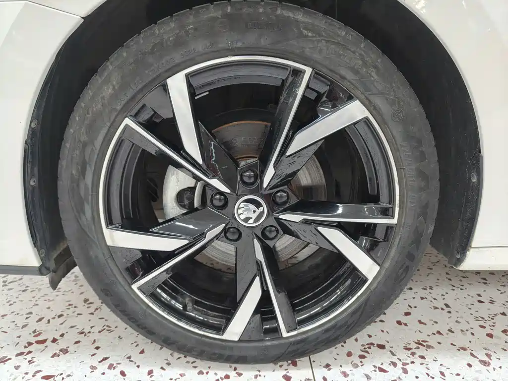 Skoda Octavia 2023 — фото 21