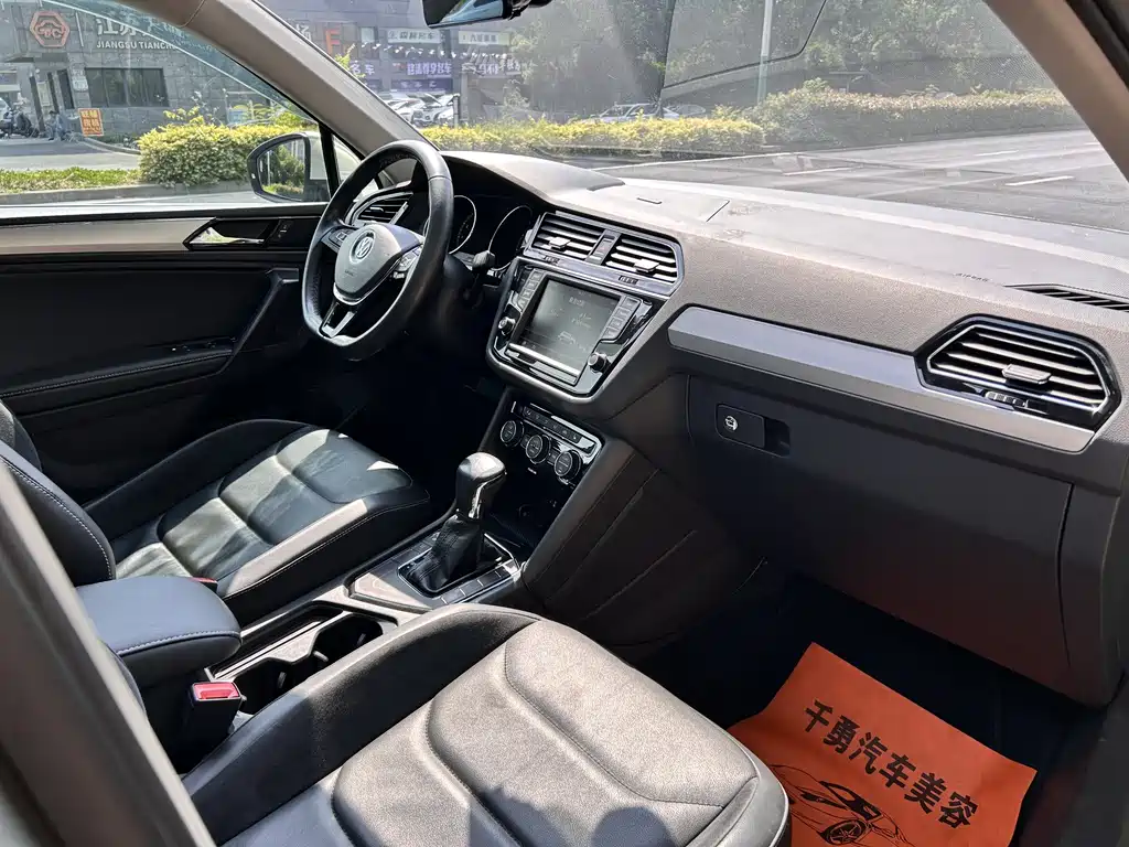 Volkswagen Tiguan L 2017 — фото 11