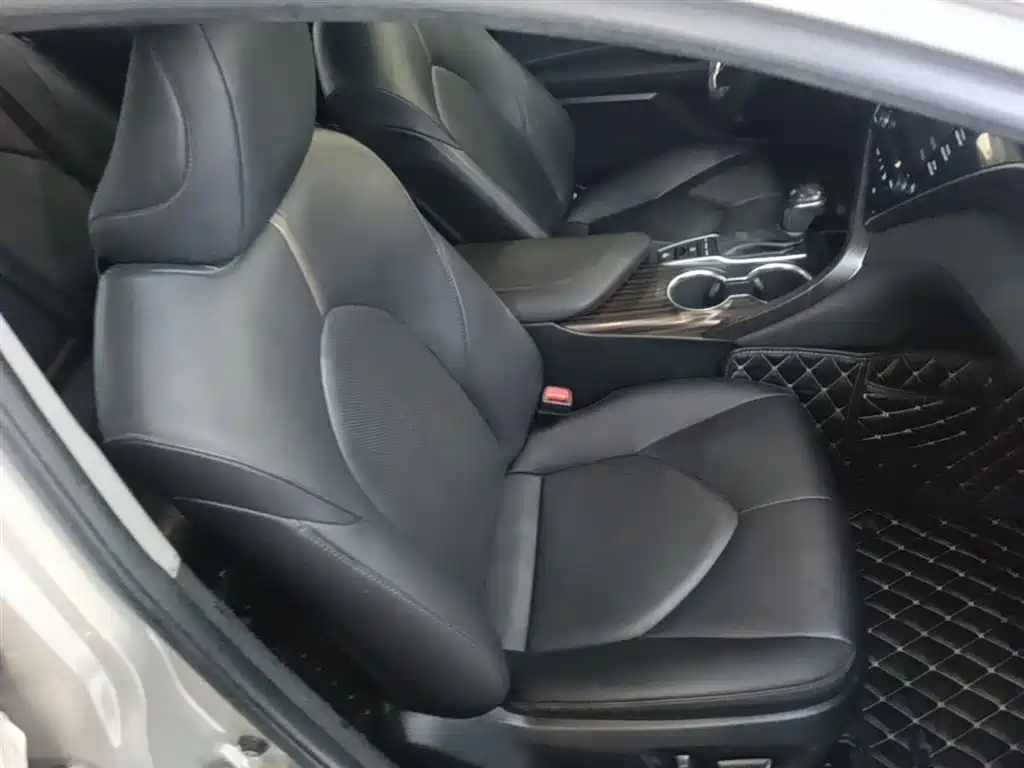 Toyota Camry 2018 — фото 25