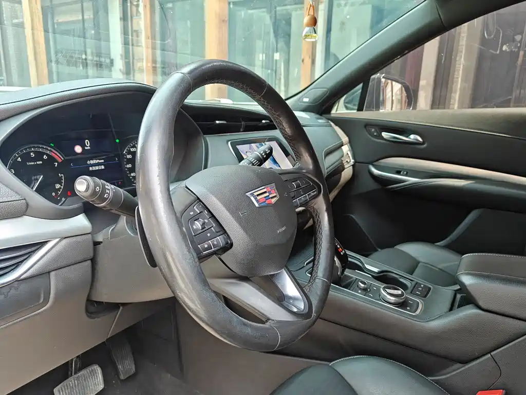 Cadillac XT4 2020 — фото 10