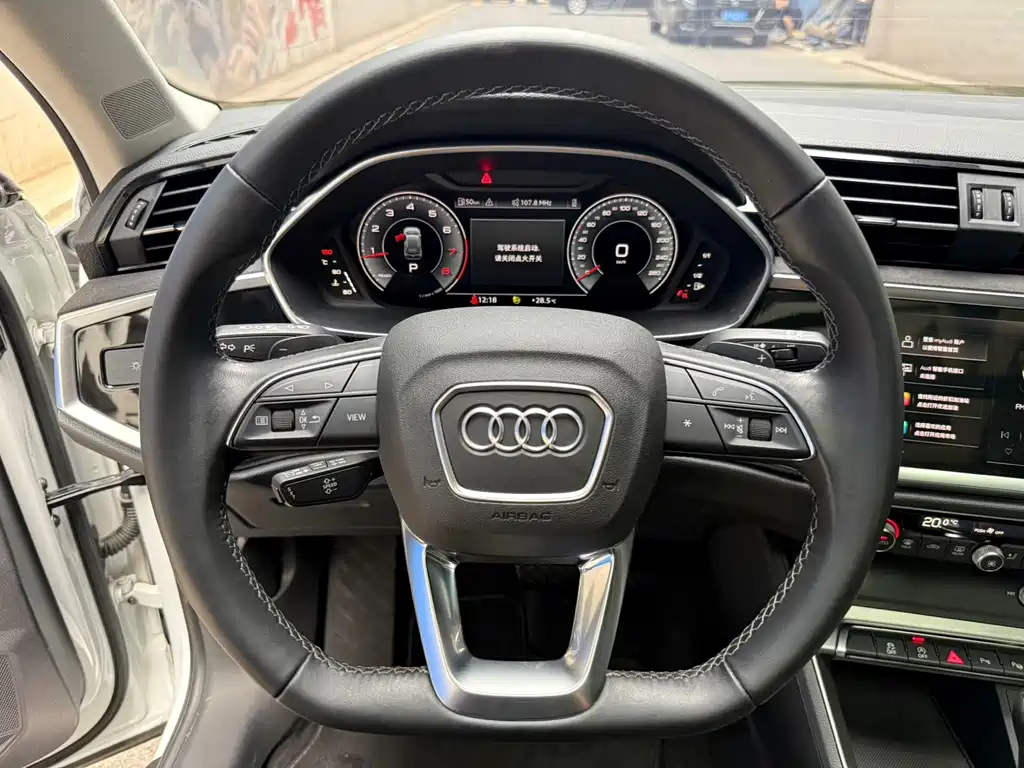 Audi Q3 2023 — фото 11