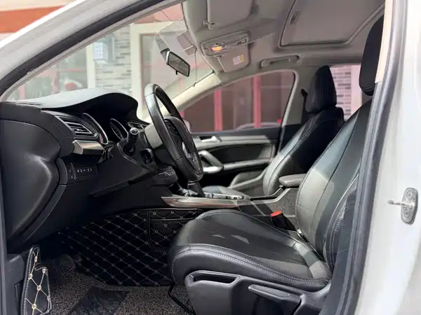 Peugeot 408 2016