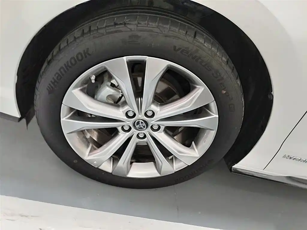 Toyota Sienna 2023 — фото 23