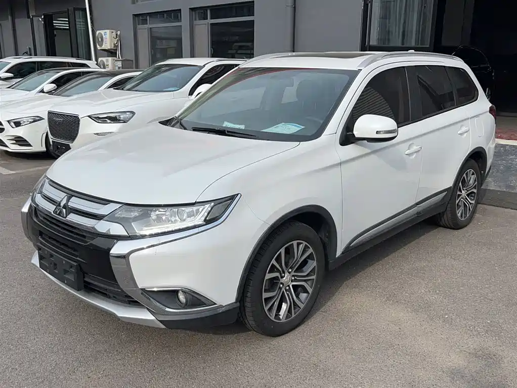 Mitsubishi Outlander 2018 — фото 9