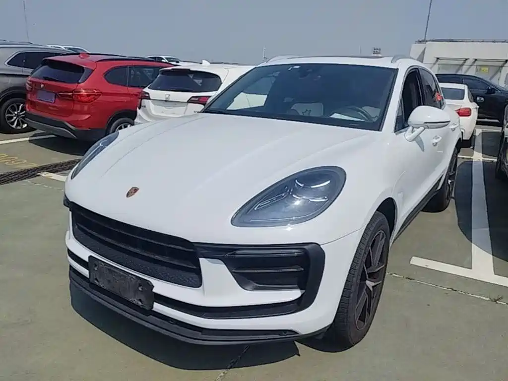 Porsche Macan 2022 — фото 1