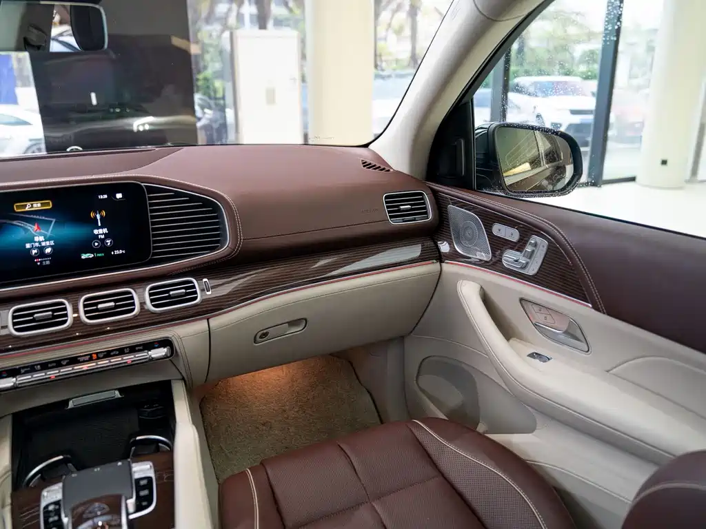 Mercedes-Benz Maybach GLS 2023 — фото 14