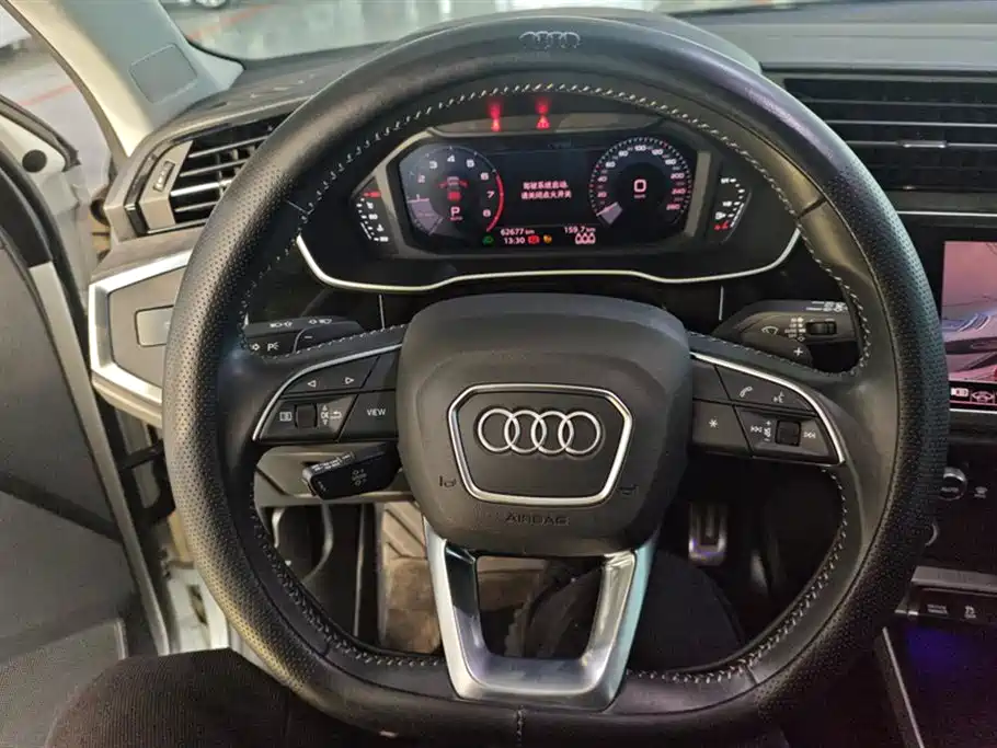 Audi Q3 2021 — фото 15