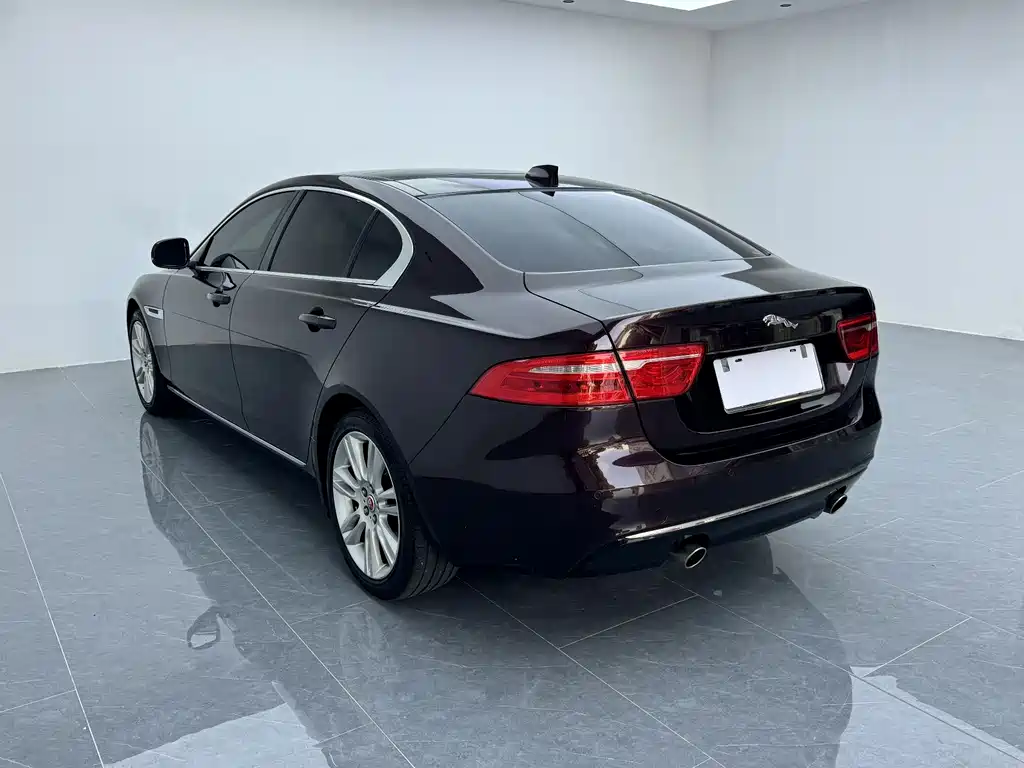 Jaguar XEL 2019 — фото 10