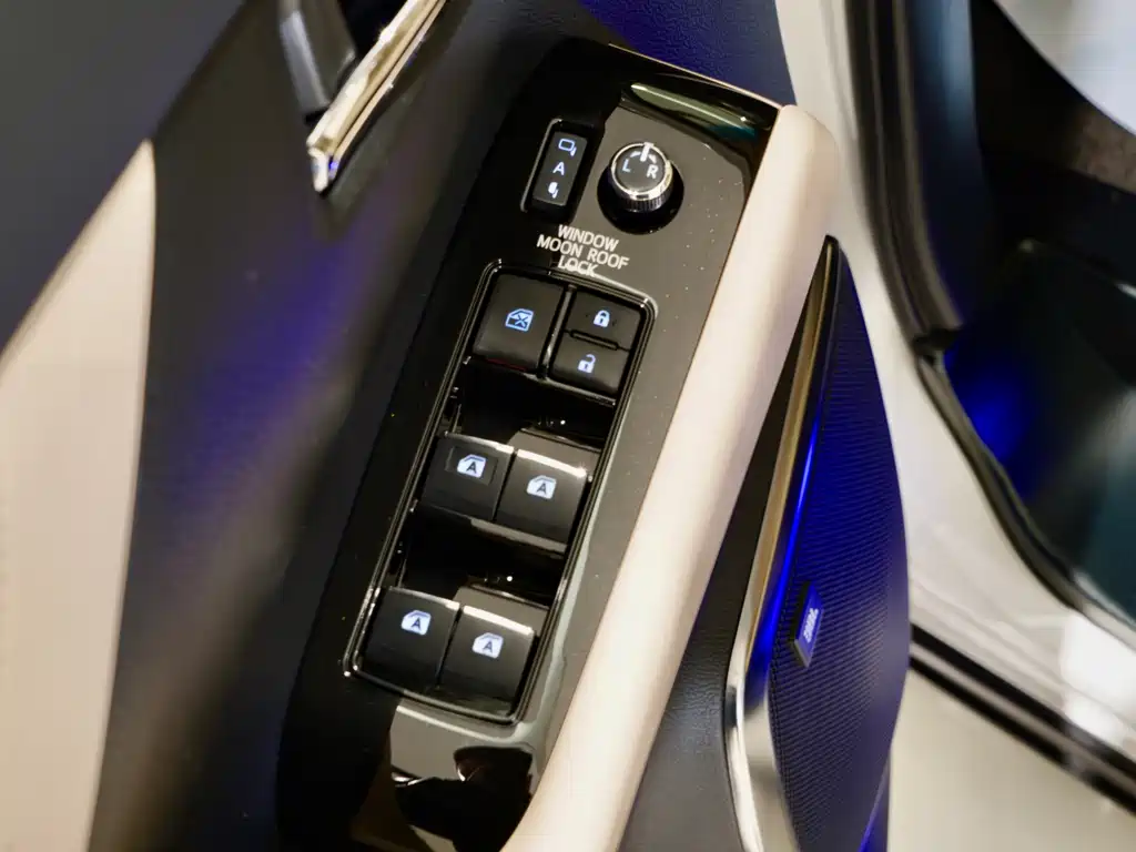 Toyota Vellfire 2021 — фото 3