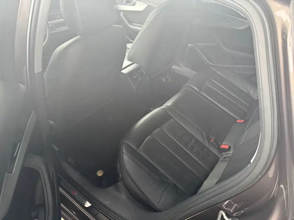 Audi A4L 2019
