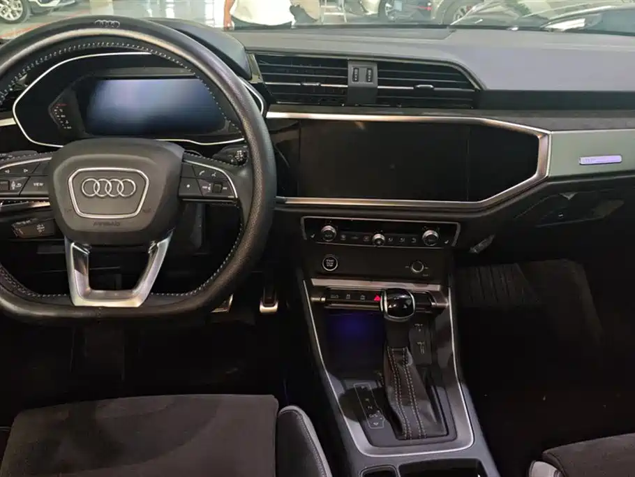 Audi Q3 2021 — фото 12