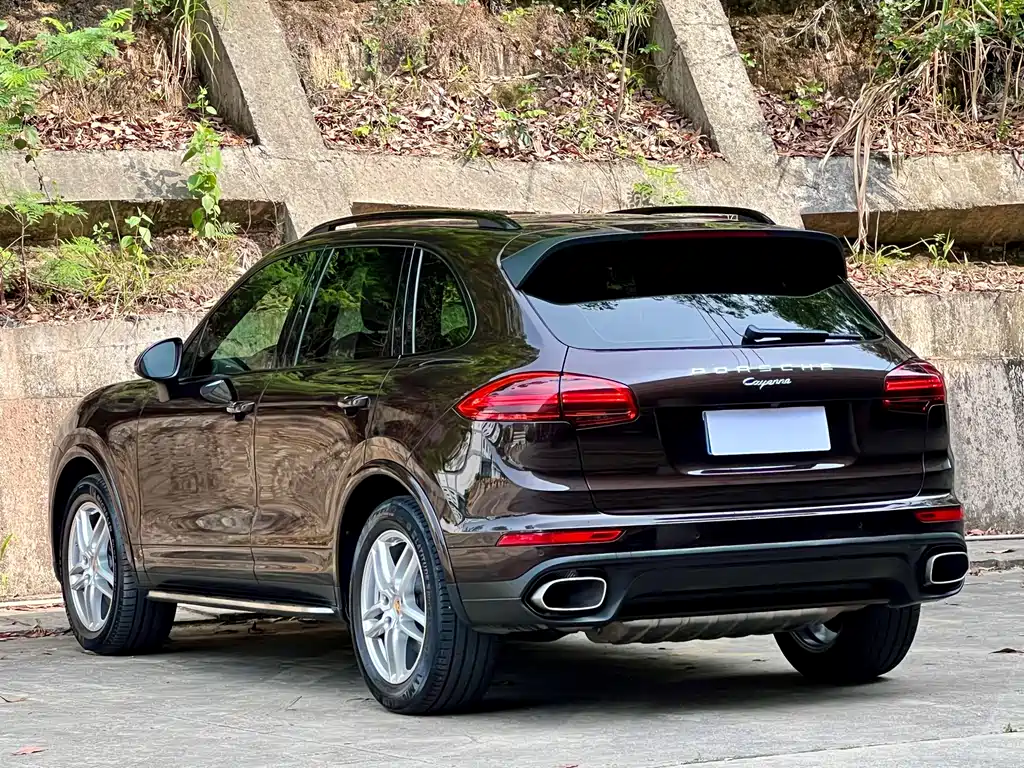 Porsche Cayenne 2017 — фото 16
