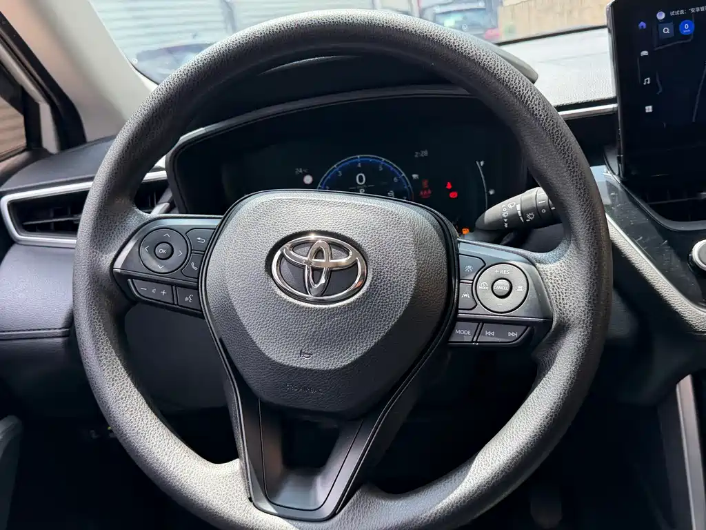 Toyota Corolla Cross 2023 — фото 9