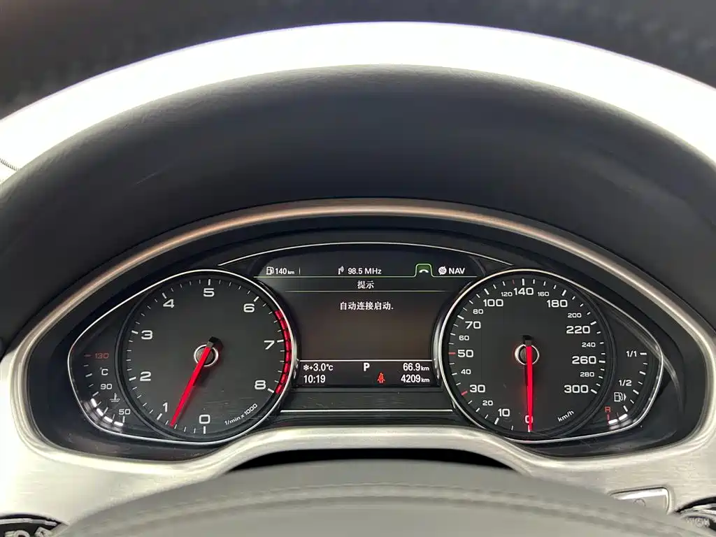 Audi A8 2015 — фото 23