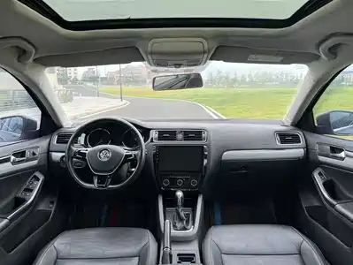 Volkswagen Sagitar 2016