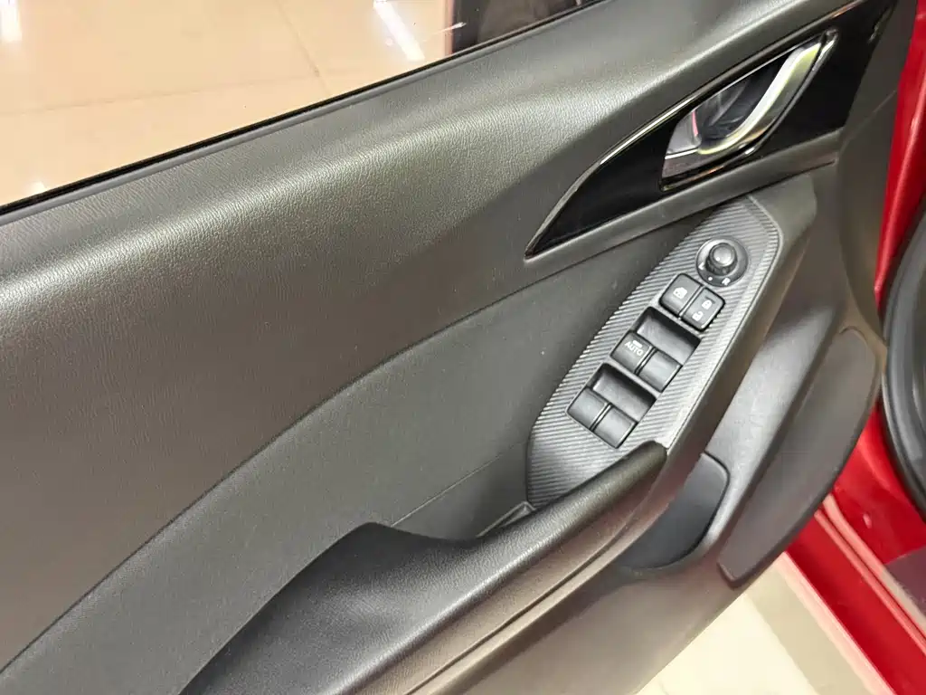 Mazda 3 Axela 2015 — фото 17