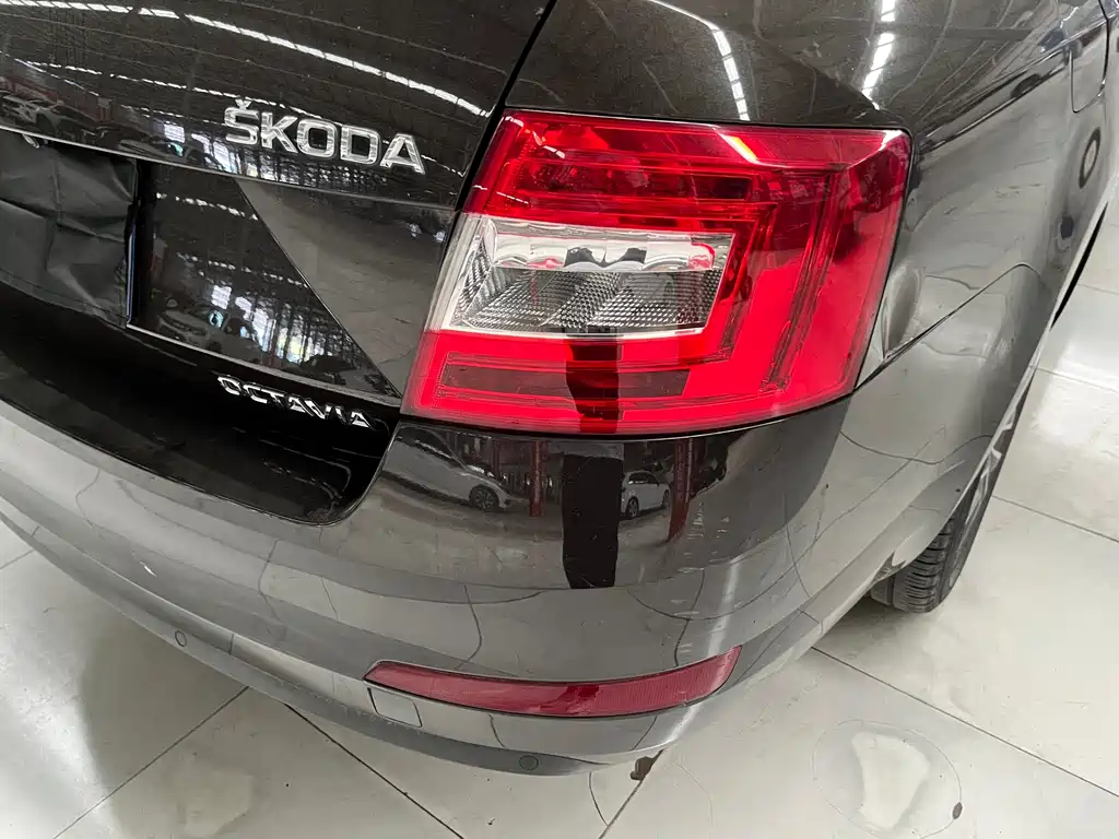 Skoda Octavia 2016 — фото 15