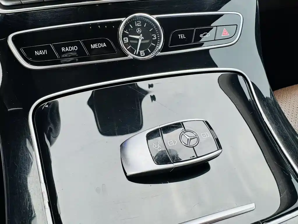 Mercedes-Benz E-Class 2017 — фото 21